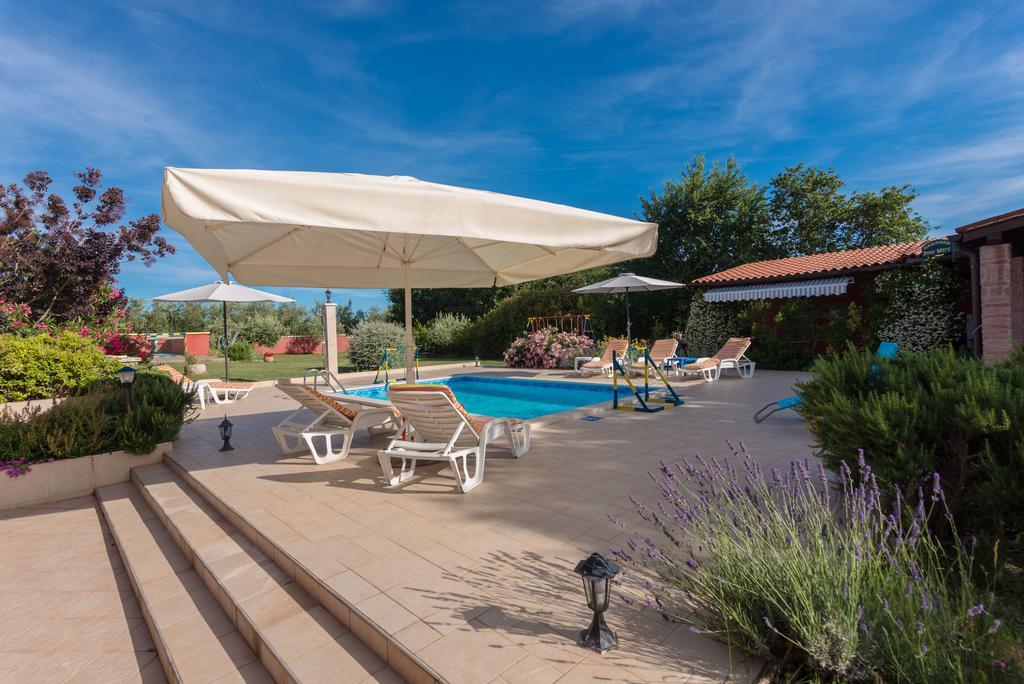 Hacienda Rosemary Villa Muntic Exterior photo