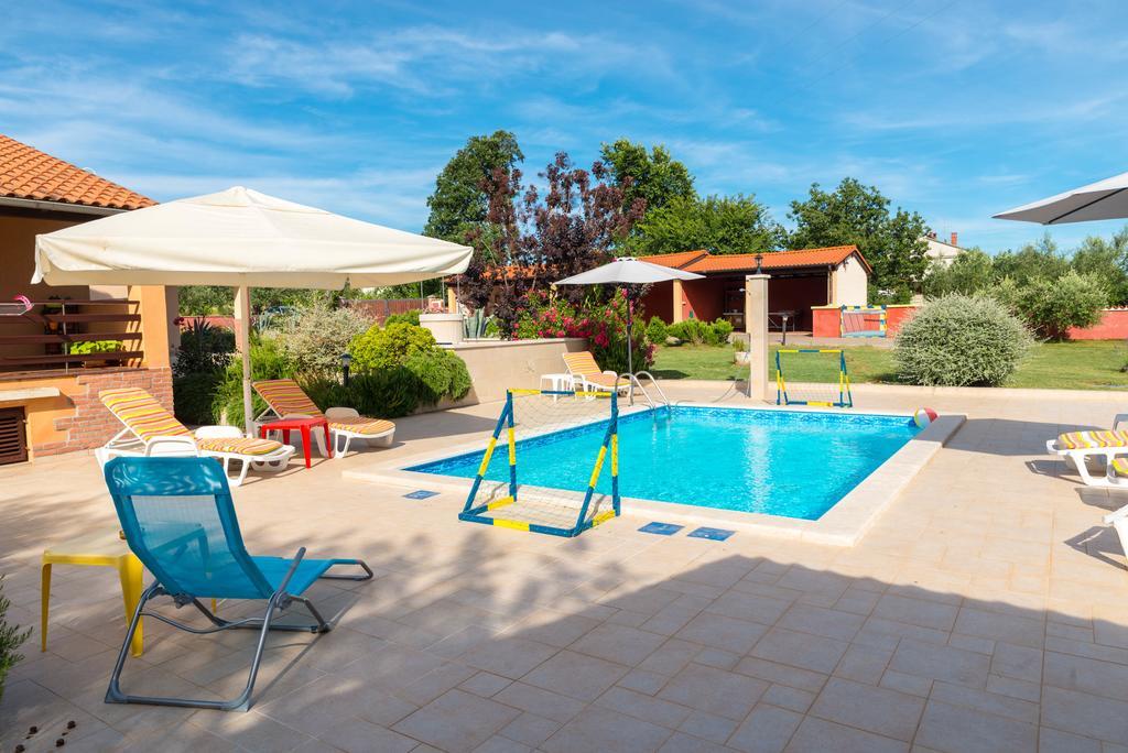 Hacienda Rosemary Villa Muntic Exterior photo