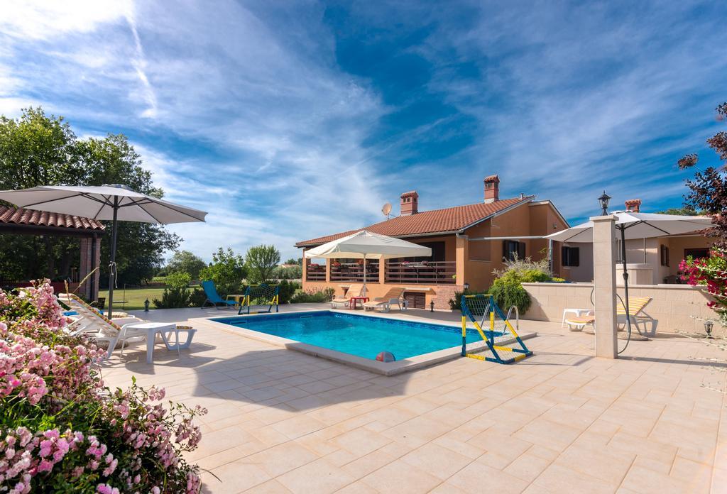 Hacienda Rosemary Villa Muntic Exterior photo