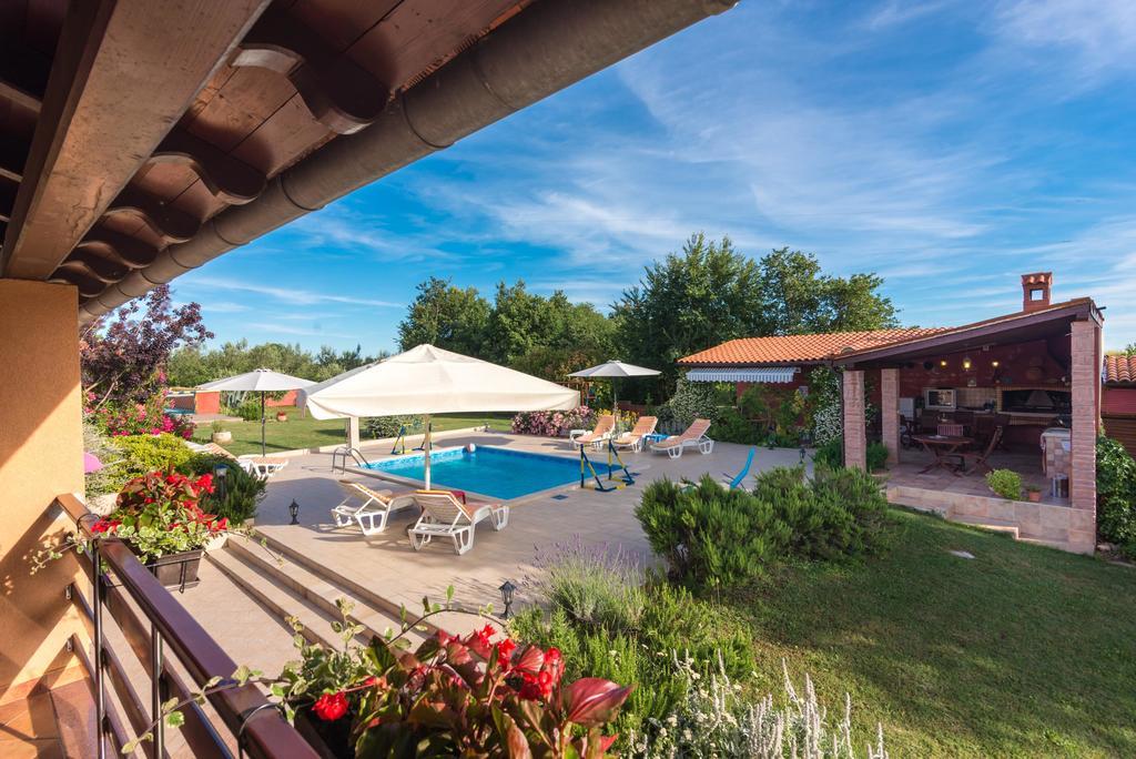 Hacienda Rosemary Villa Muntic Exterior photo