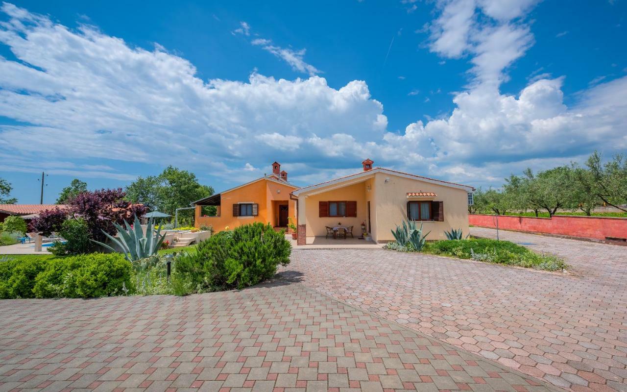 Hacienda Rosemary Villa Muntic Exterior photo