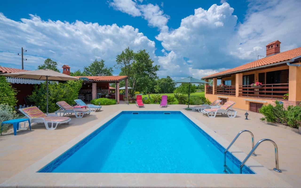 Hacienda Rosemary Villa Muntic Exterior photo