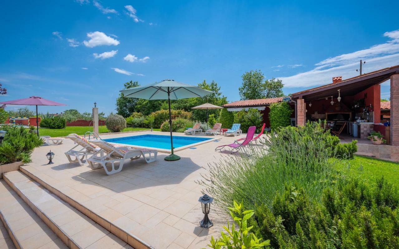Hacienda Rosemary Villa Muntic Exterior photo